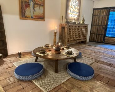 Moksha Meditasyon Masa Takımı